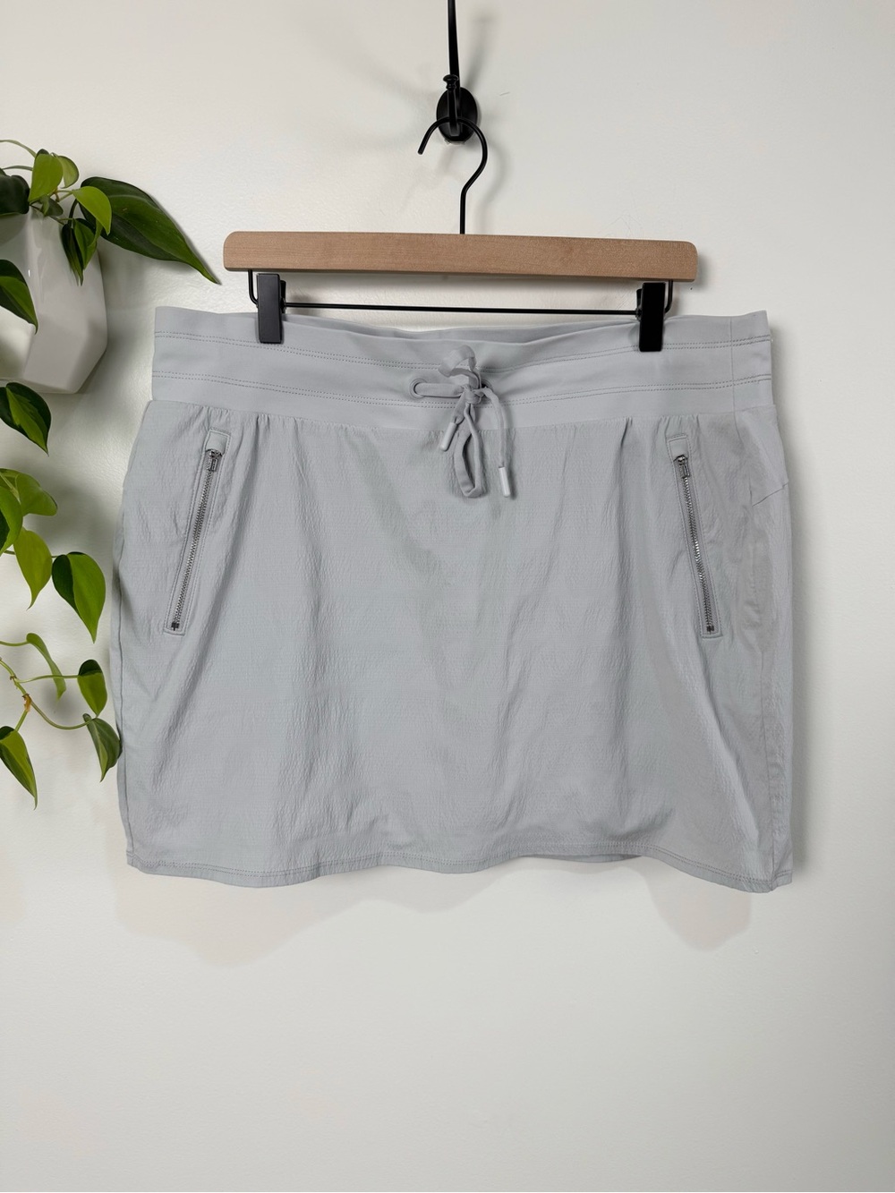 Athleta Trekkie North Skort Gray 16 Athletic Athleisure Hiking Outdoors Skirt